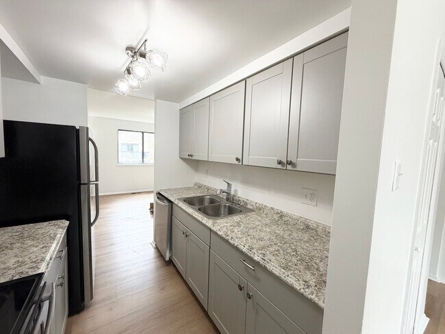 Building Photo - 7038 Knighthood Ln