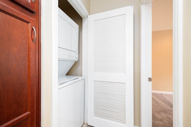 Building Photo - Fantastic Clairemont Condo with Outdoor Space!