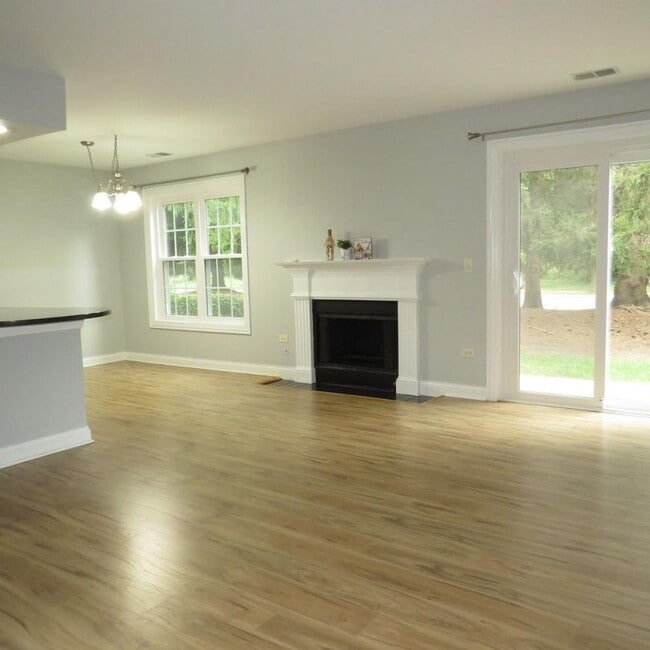 Building Photo - 2 bedroom in Naperville IL 60565
