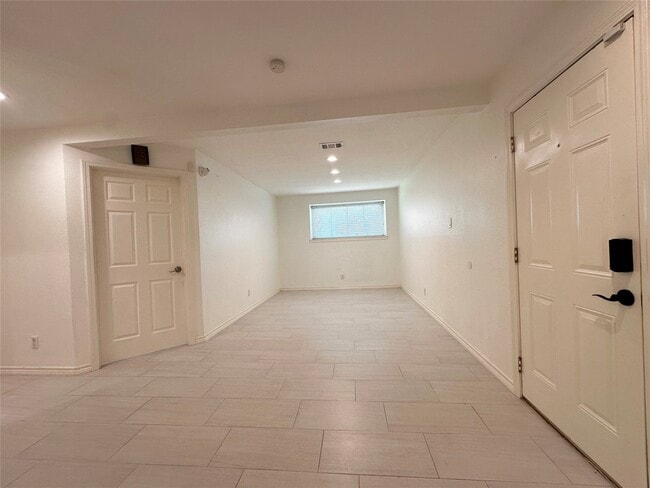 Building Photo - 9626 Highmeadow Dr