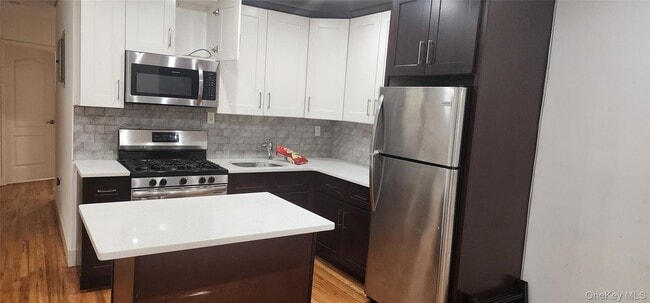 Building Photo - 452 Linwood St