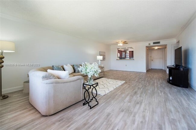 Building Photo - 3000 E Sunrise Blvd