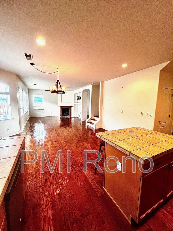 Building Photo - 1720 Oak Dr