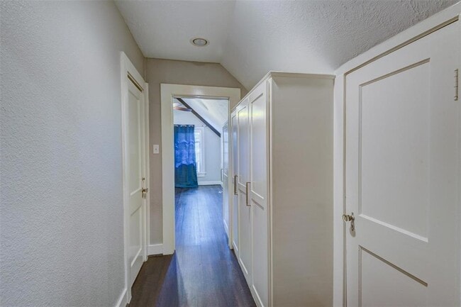 Building Photo - 1313 Peden St