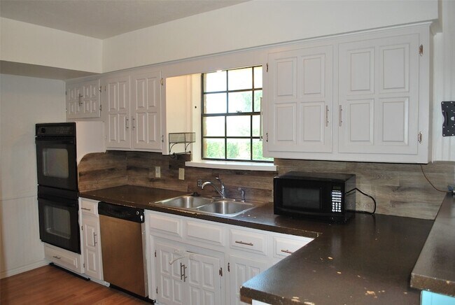 Building Photo - 1416 Sandy Creek Dr