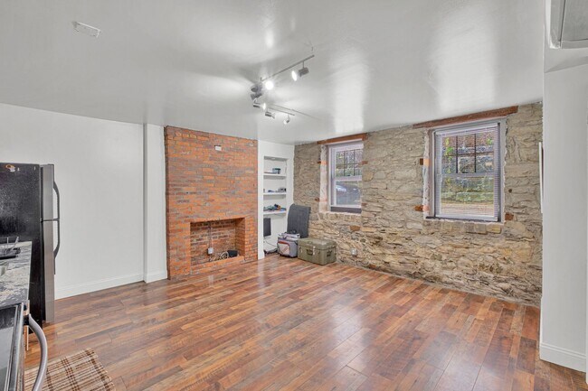 Building Photo - 1721 Edwards Way