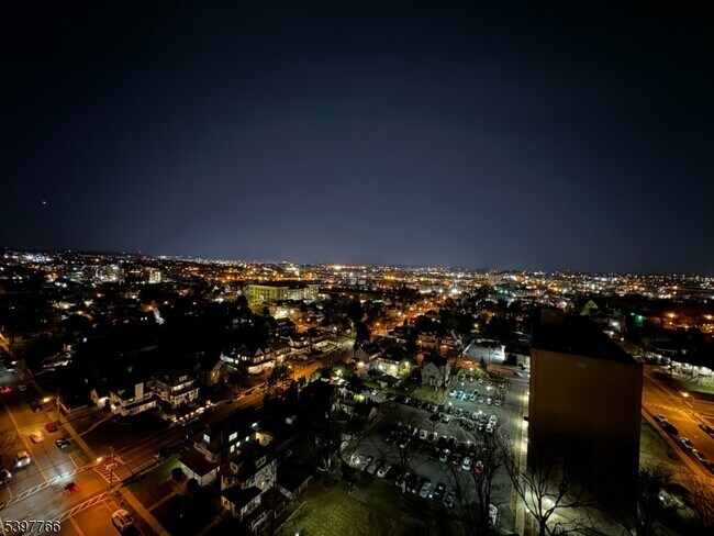 Building Photo - 285 Aycrigg Ave