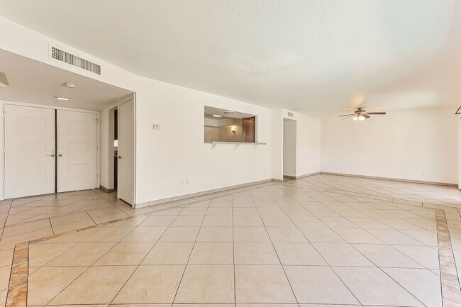 Building Photo - 4806 S Dorsey Ln