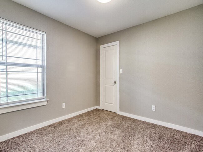 Building Photo - 8106 Tanner Ave