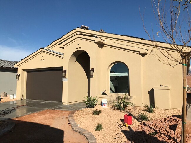 Primary Photo - Beautiful like new home, 3 bedroom and 3 b...