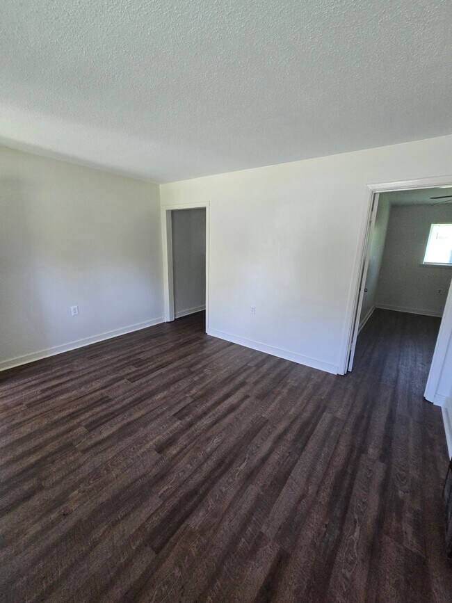 Building Photo - 2104 Hatcher Rd