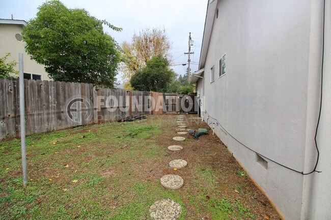 Building Photo - 115 Grande Vista