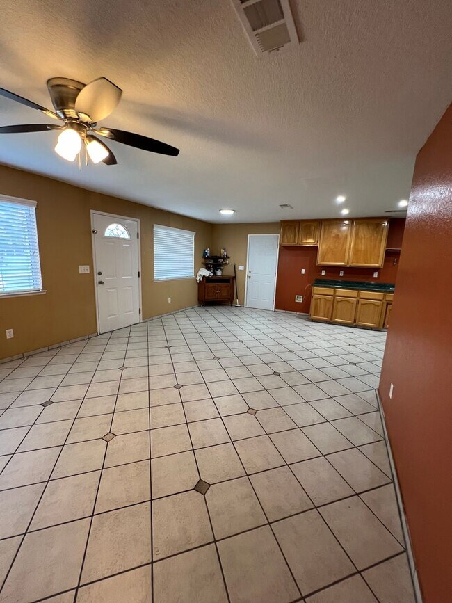 Building Photo - 1417 Hall Ave