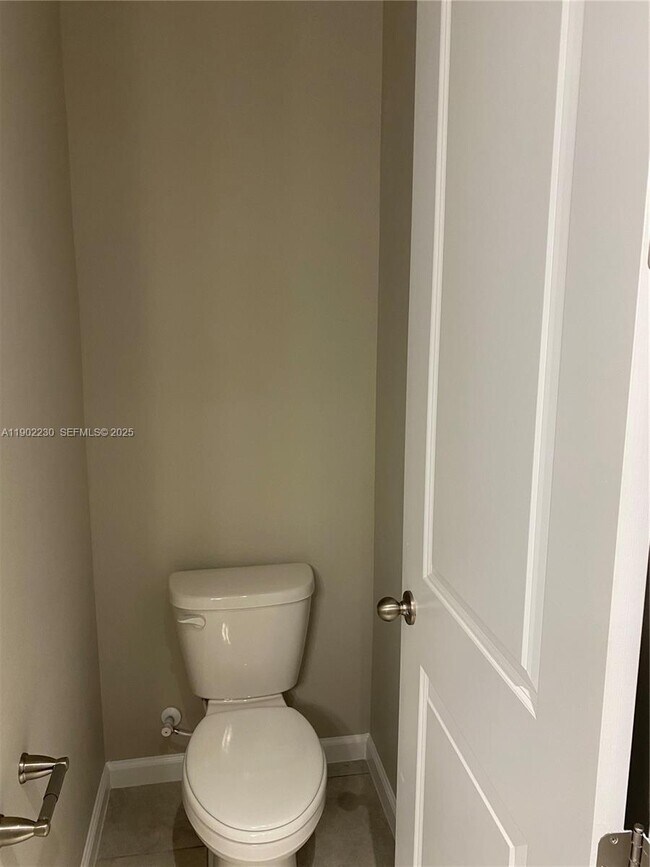 Building Photo - 308 Lake Smart Cir