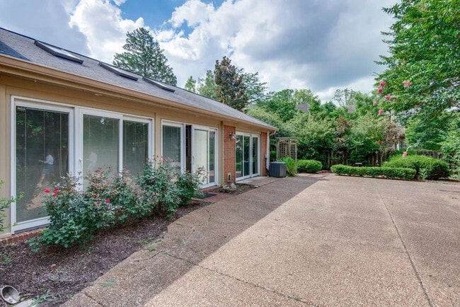 Building Photo - 107 Westover Park Ct