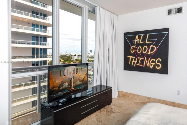 Building Photo - 520 West Ave