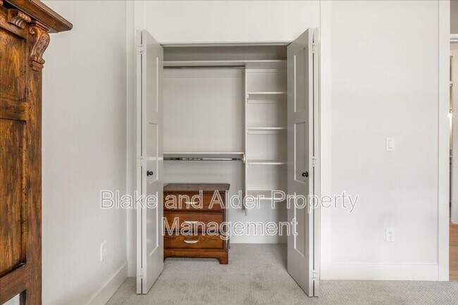 Building Photo - 496 NW Cascade Mountain Dr