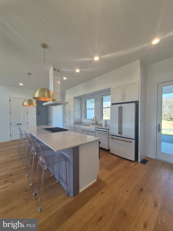 Building Photo - 330 Majestic Ln