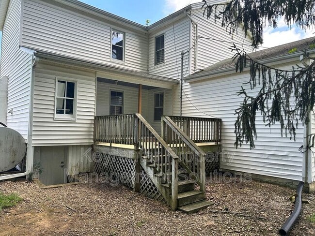 Building Photo - 209 Tanner Ln