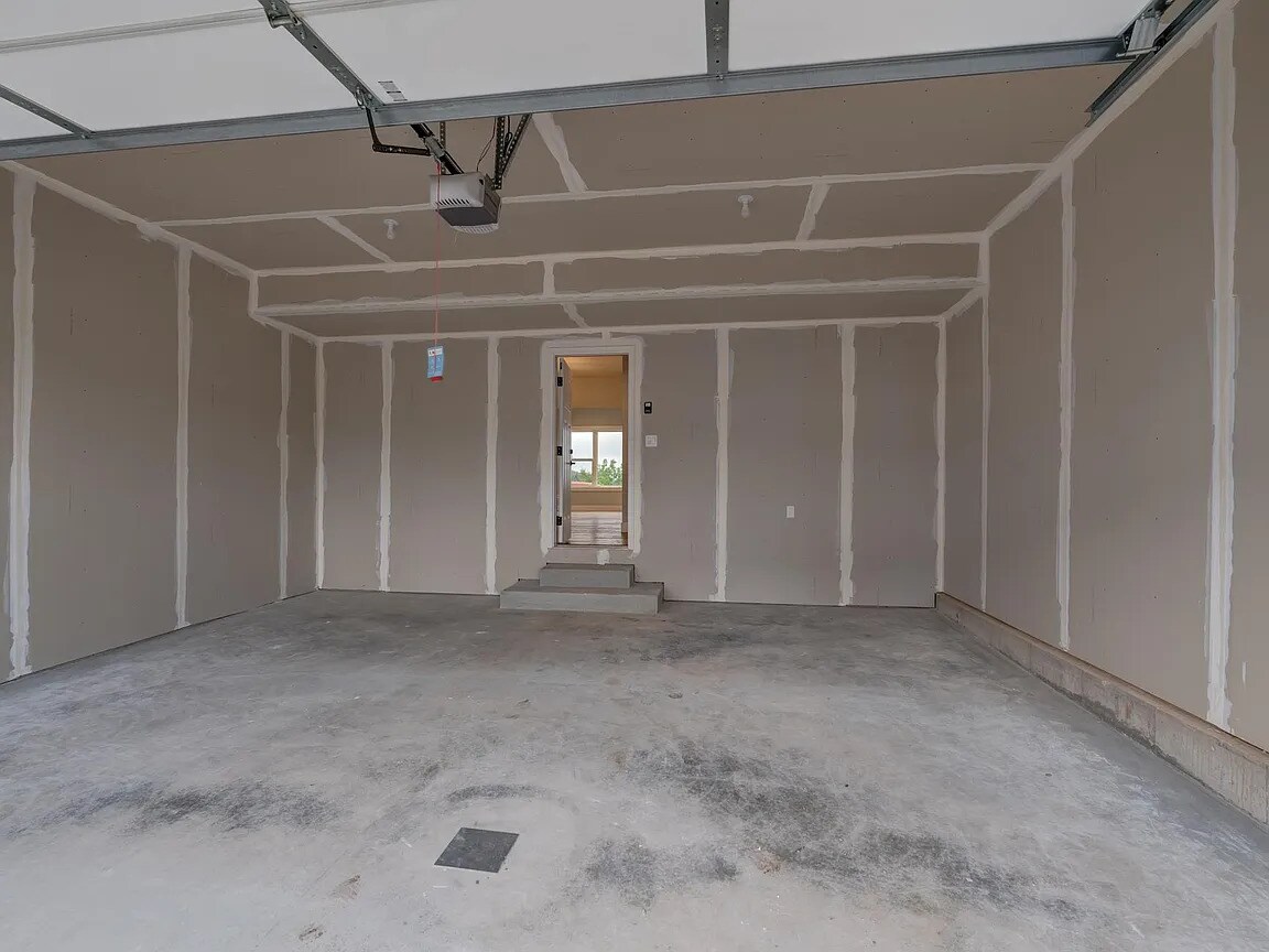 Building Photo - 115 Prairie Heights Dr