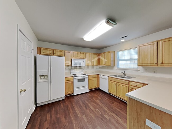 Building Photo - 108 Dunnell Rd