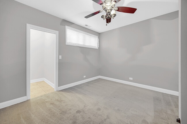 Building Photo - 548 E 50th St