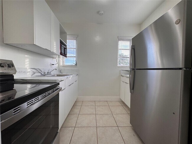 Building Photo - 133 NW 32nd Ct