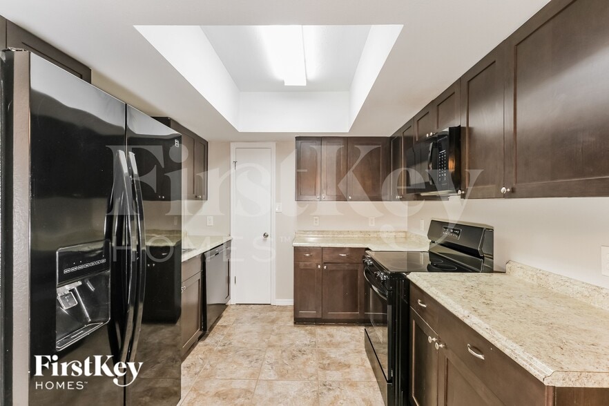 Building Photo - 7989 Sioux Ln