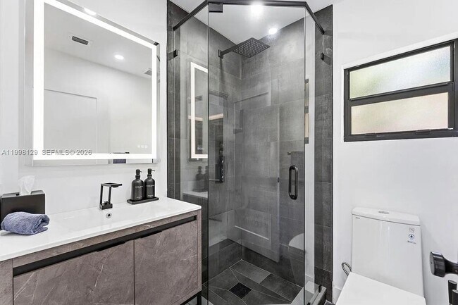 Building Photo - 445 NE 76th St