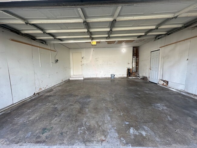 Building Photo - Recently Updated 4 Bedroom Home with Yard