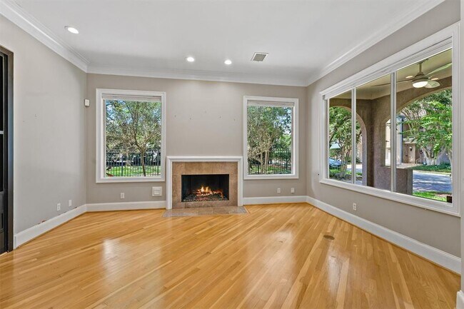 Building Photo - 3106 Sackett St