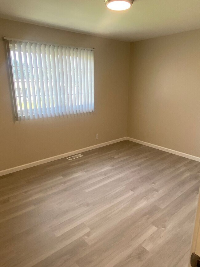 Building Photo - For Rent: Charming 3 Bedroom, 2 Bath Single-Family Home in St. Louis Monthly Rent: $1,950 (2 year...