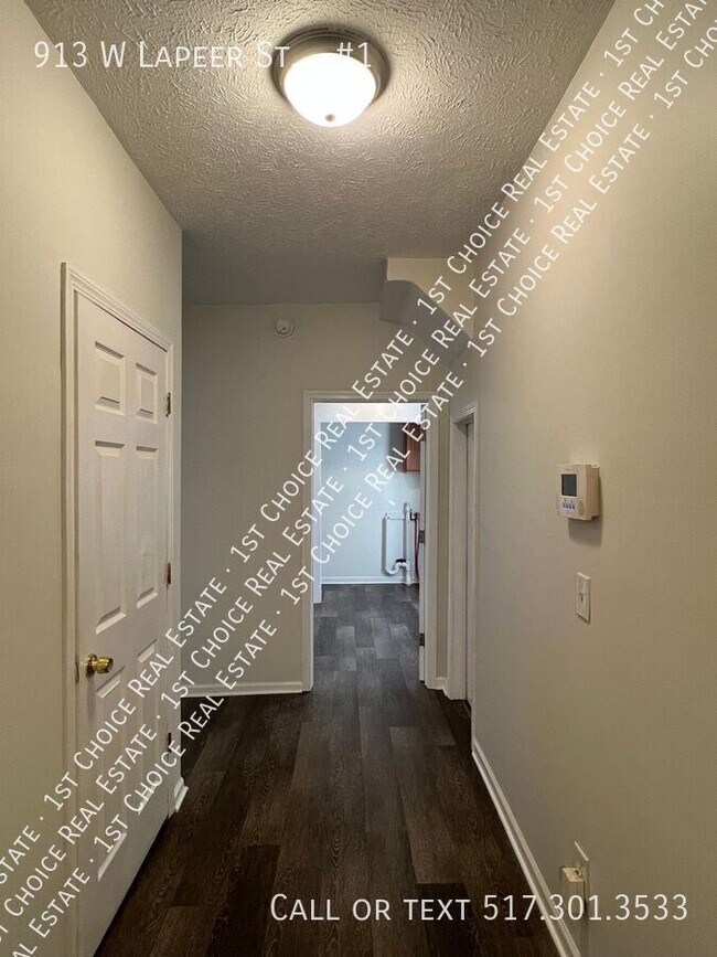 Building Photo - 913 W Lapeer St