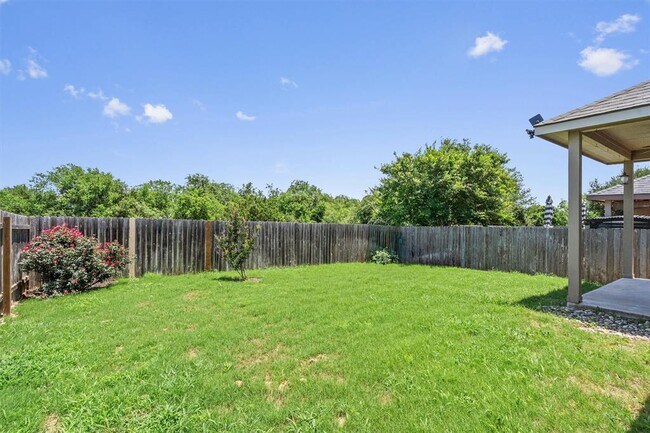 Building Photo - 220 Chickadee Ln