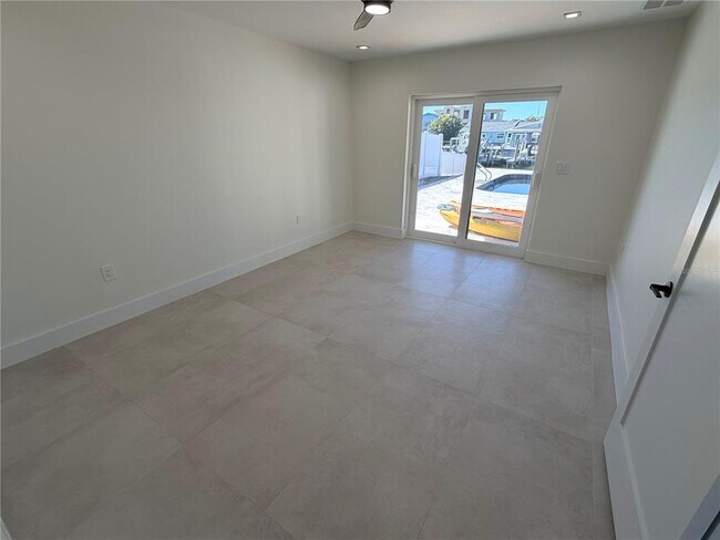 Building Photo - 3918 Doral Dr