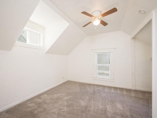 Building Photo - Cute, classic 3/2 home- westside Paso Robles