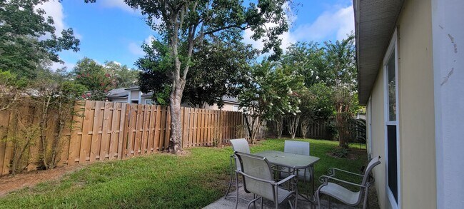 Building Photo - 3 bedroom/2 bath in Palm Grove