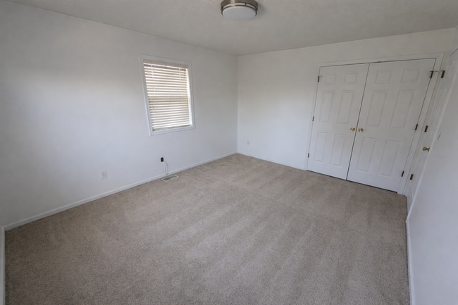 Building Photo - 6645 Queens Park Ave