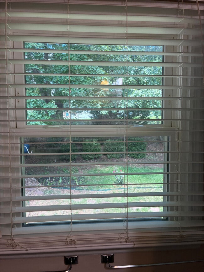 Building Photo - Room in House on Karl Ct