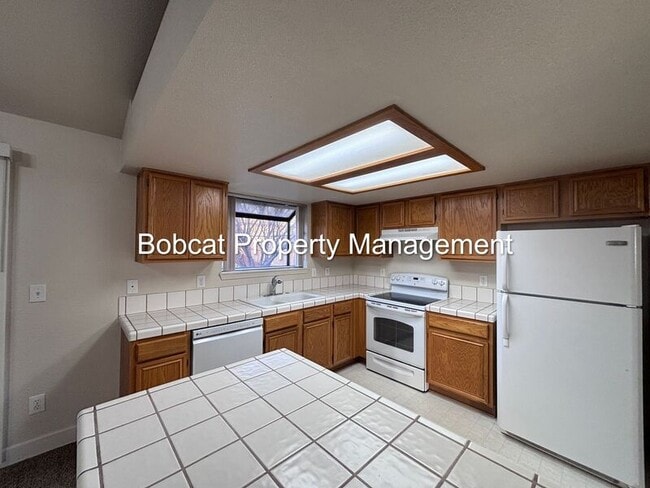 Building Photo - 988 Blue Ridge Dr