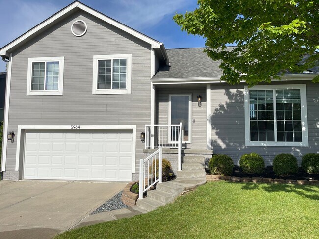 Building Photo - Comfortable 3-Bedroom Home in Desirable Millard West Area - $2,095