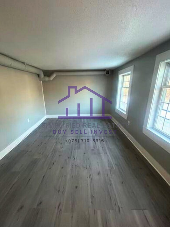 Building Photo - 418 River St