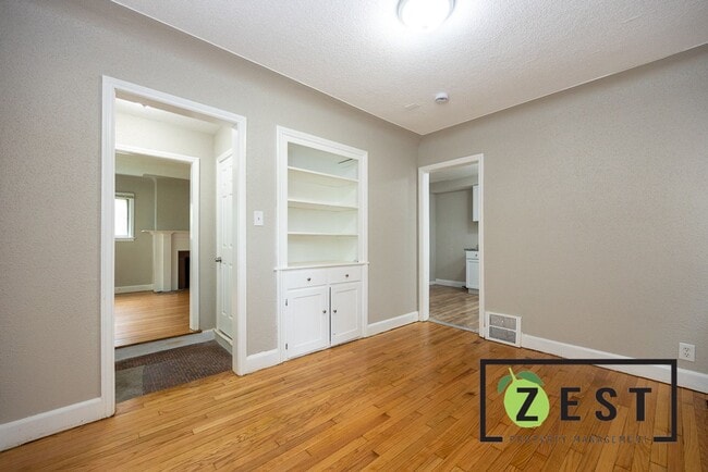 Building Photo - MOVE IN READY! OPEN HOUSE THURSDAY JUNE 26...