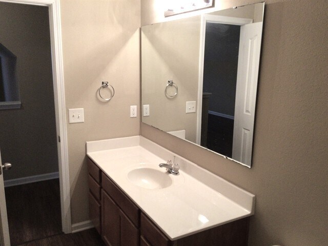 Building Photo - 2524 Ingleside Dr