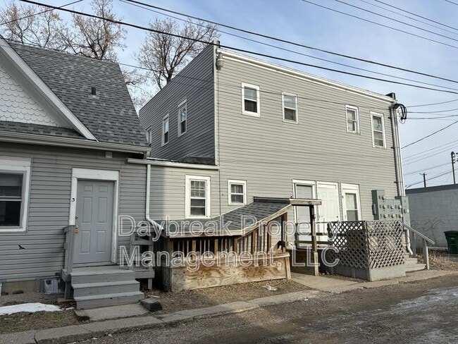 Building Photo - 6 11th St S