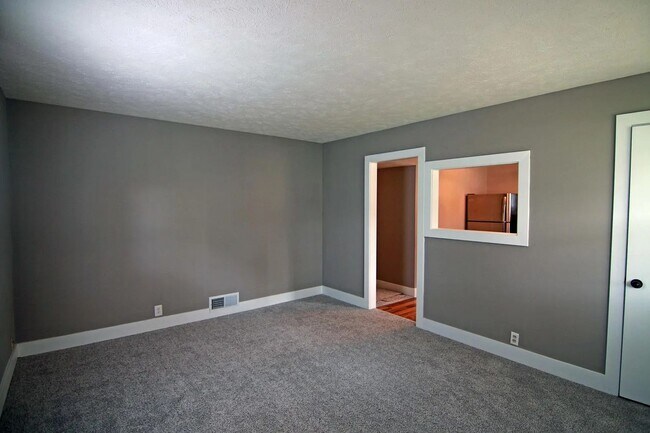 Building Photo - Omaha Ranch Home For Rent