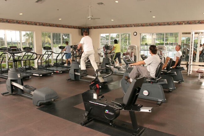 Building Photo - Brentwood Townhome with Social Membership