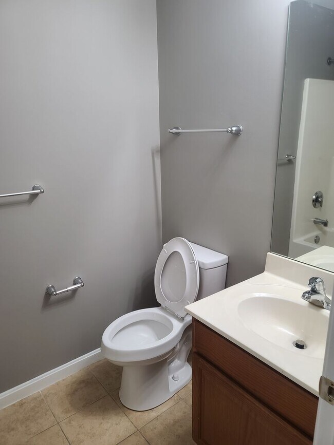 Building Photo - 3 bedroom,  2 1/2 bath town home in Waynesboro PA