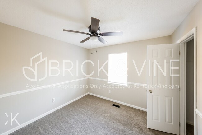 Building Photo - 400 S Highland Dr
