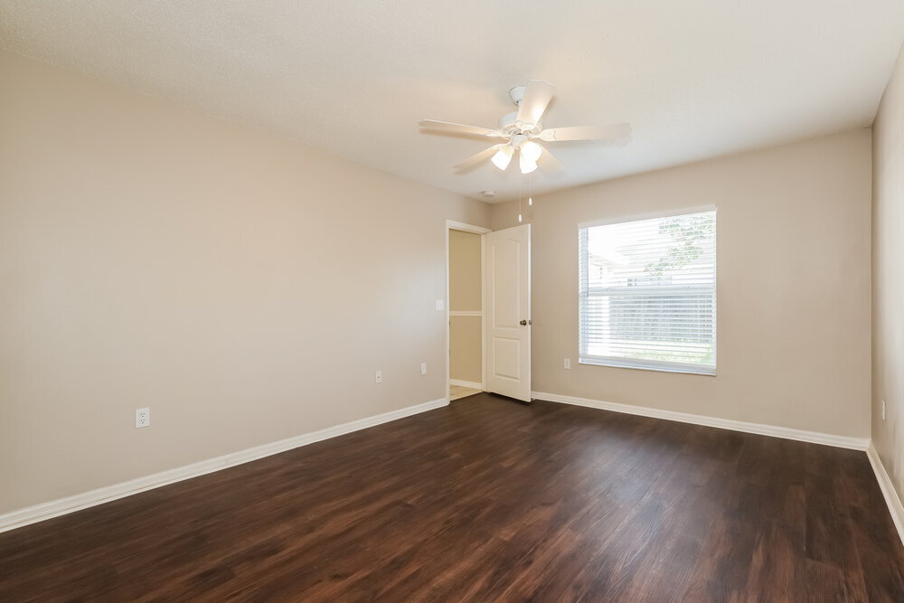 Building Photo - 656 Lakemont Dr